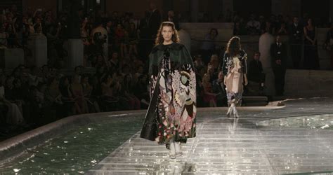 fendi catwalk fontana di trevi|FENDI Celebrates 90 Years with Iconic Trevi Fountain Fashion .